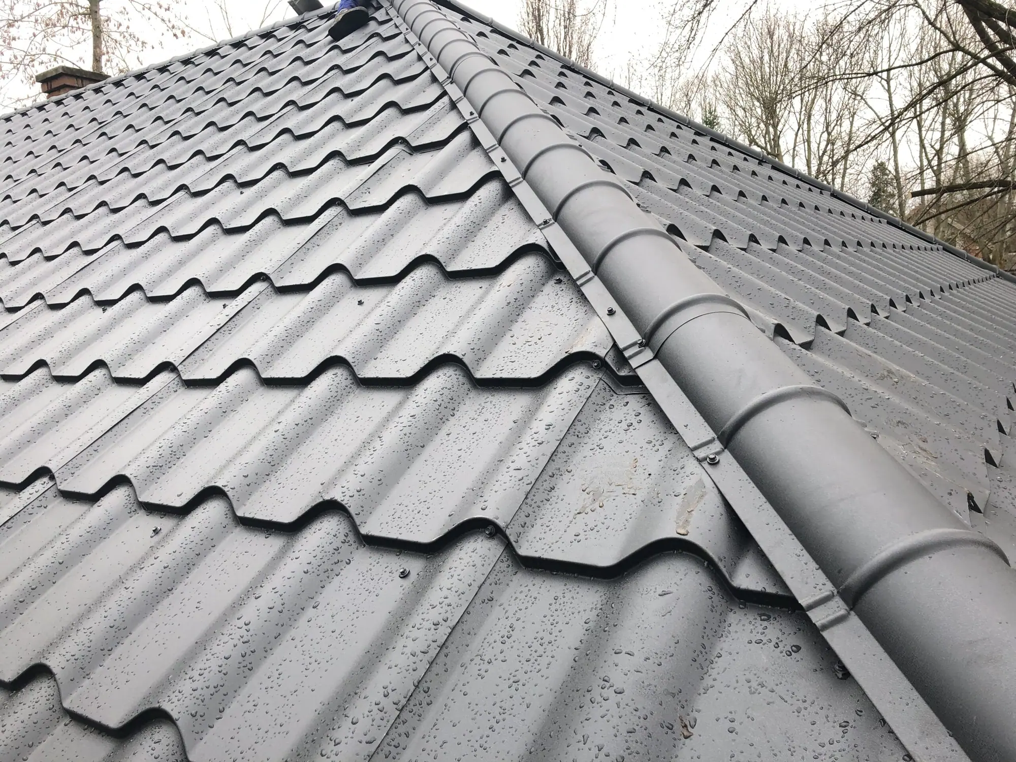Pfannenblech-Dachdeckung – Arbeit von BM Tetőfedés