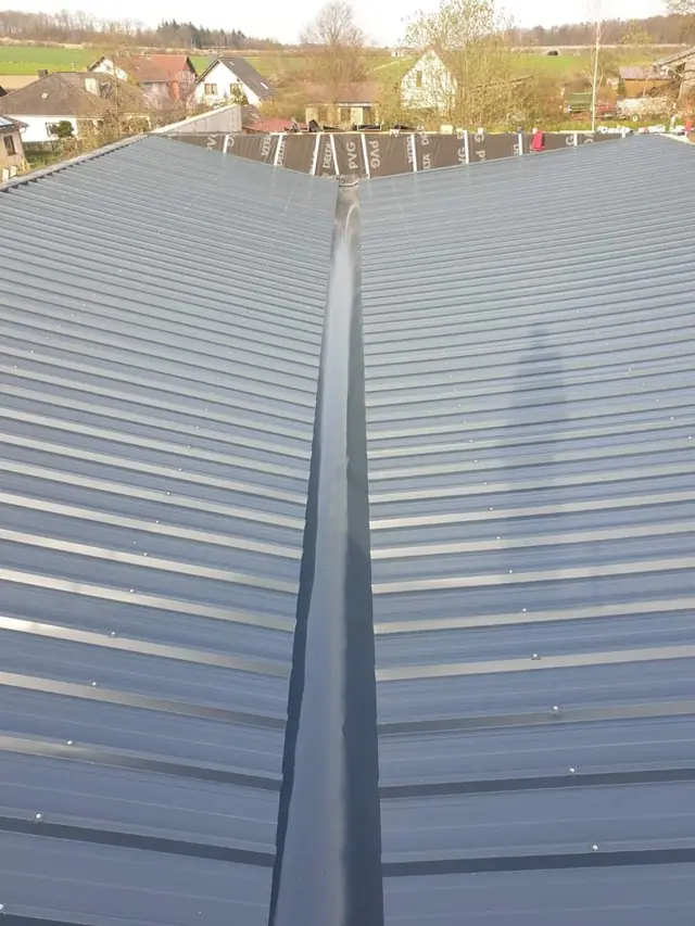 Trapezblech-Dachdeckung – Arbeit von BM Tetőfedés